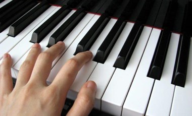 5 MẸO ĐỂ CẢI THIỆN KHẢ NĂNG CHƠI PIANO BẰNG TAY TRÁI
