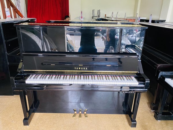 Đàn Piano cơ Upright YU30SEB