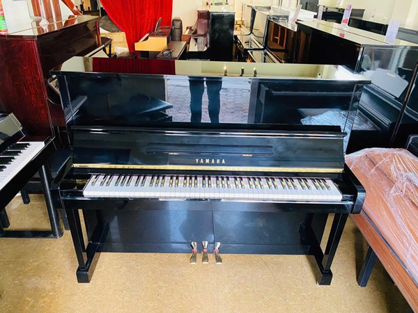 Đàn Piano cơ Upright Yamaha MC301